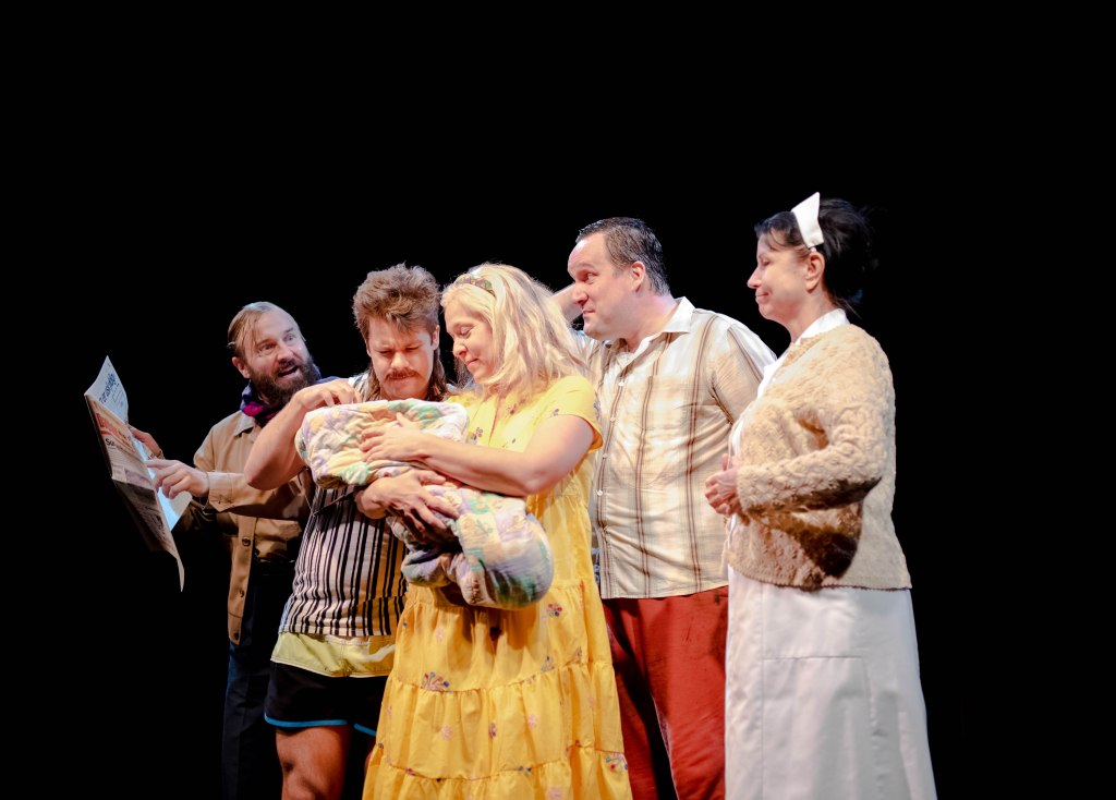 2019 "Elling" Tamperen Teatteri, teksti Axel Hellstenius, ohj. Samuli Reunanen, lavastus ja puvustus Aili Ojalo