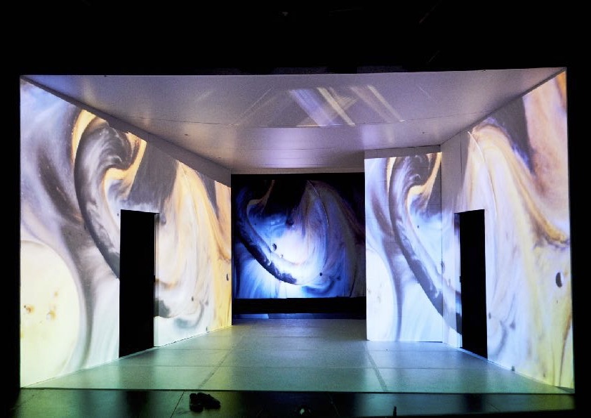 2019 "Isä", Vaasan Kaupunginteatteri, teksti Florian Zeller, ohj. Hanna Ojala, lavastus ja puvustus Aili Ojalo